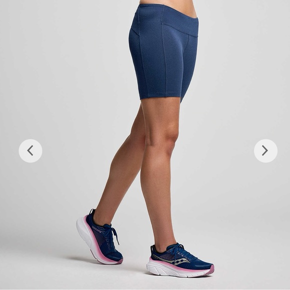 BNWT Saucony Women’s Fortify 6” Shorts - Picture 2 of 10